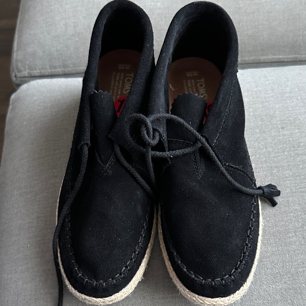 Toms Black Suede Wonen's  Chukka Espadrille Boots